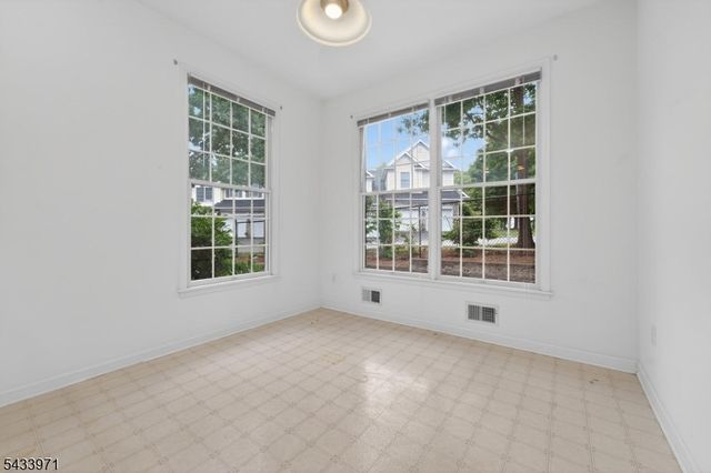 66 La Costa Dr, Clinton Twp., NJ 08801