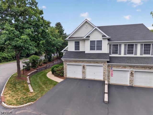 66 La Costa Dr, Clinton Twp., NJ 08801