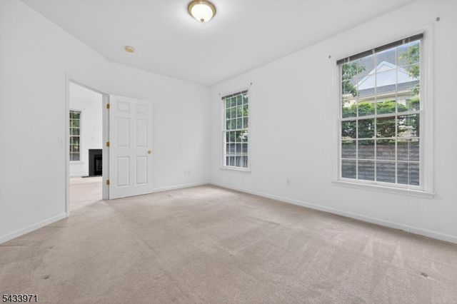 66 La Costa Dr, Clinton Twp., NJ 08801