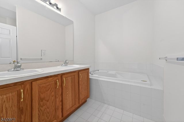 66 La Costa Dr, Clinton Twp., NJ 08801