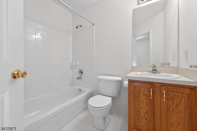 66 La Costa Dr, Clinton Twp., NJ 08801