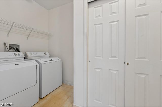 66 La Costa Dr, Clinton Twp., NJ 08801