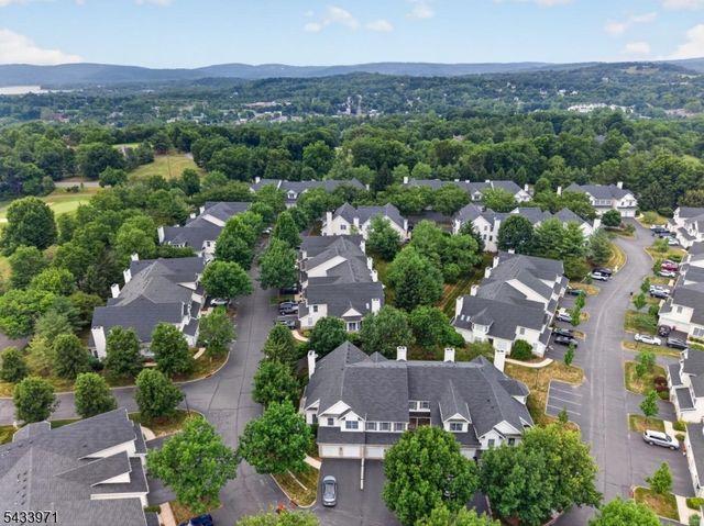 66 La Costa Dr, Clinton Twp., NJ 08801