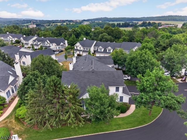 66 La Costa Dr, Clinton Twp., NJ 08801