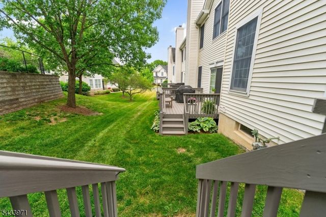 66 La Costa Dr, Clinton Twp., NJ 08801