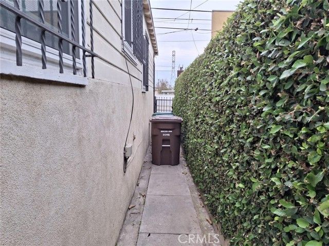 1346 W Century, Los Angeles, CA 90044