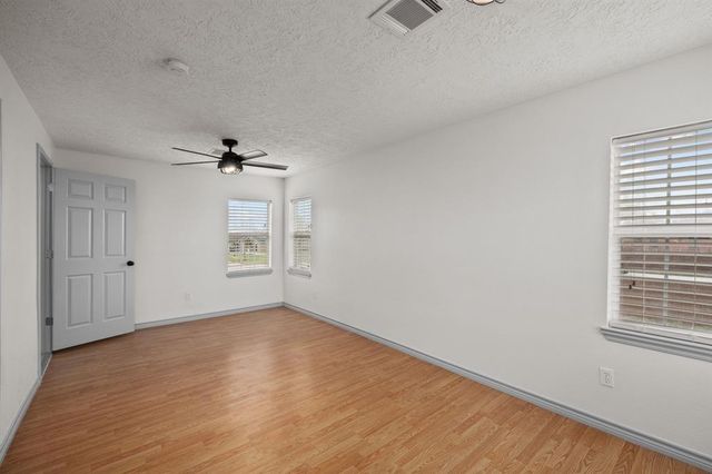 325 E A Street, La Porte, TX 77571