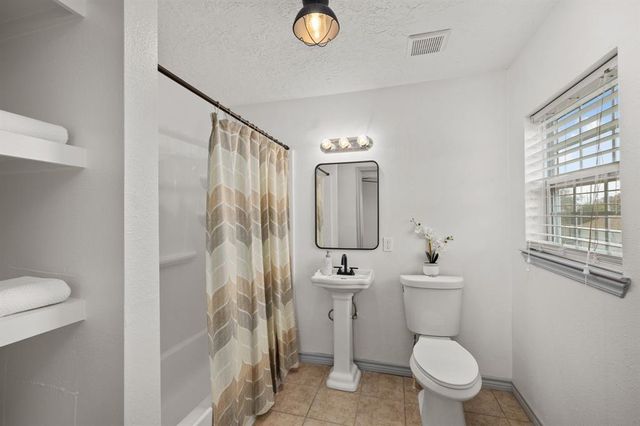 325 E A Street, La Porte, TX 77571