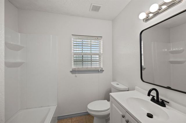 325 E A Street, La Porte, TX 77571