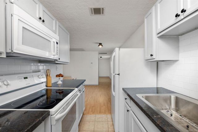 325 E A Street, La Porte, TX 77571