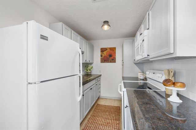 325 E A Street, La Porte, TX 77571