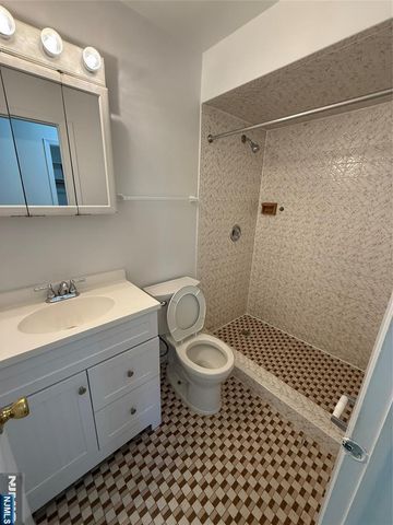1276 River Road 2, Edgewater, NJ 07020