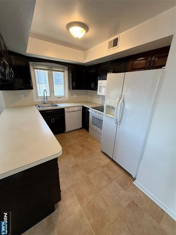1276 River Road 2, Edgewater, NJ 07020