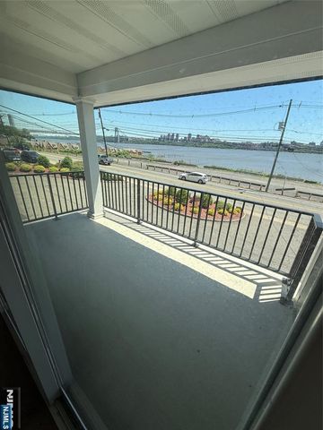 1276 River Road 2, Edgewater, NJ 07020