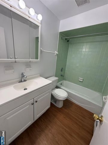 1276 River Road 2, Edgewater, NJ 07020