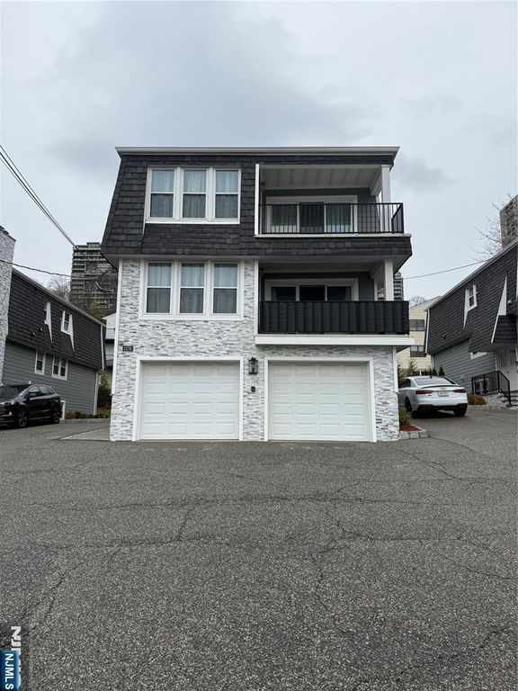 1276 River Road 2, Edgewater, NJ 07020