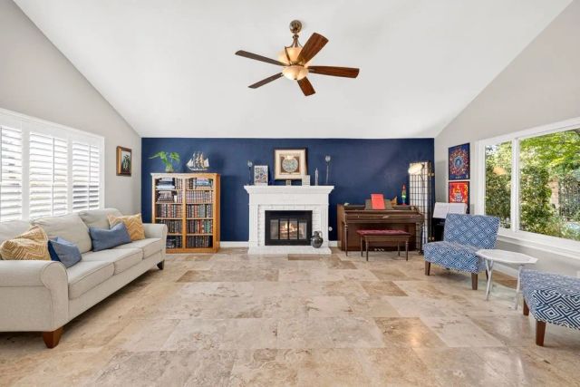 27730 Sutters Pointe, Saugus, CA 91350