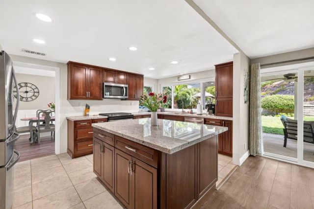 27730 Sutters Pointe, Saugus, CA 91350