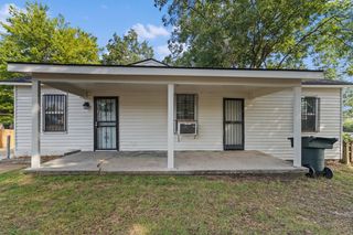 2440 VOLLINTINE AVE, Memphis, TN 38108