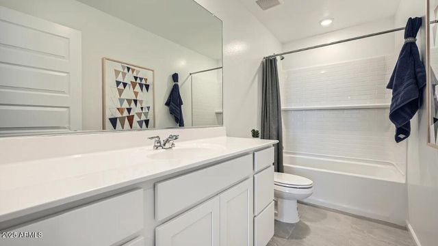 33892 N FIORE Drive, San Tan Valley, AZ 85143