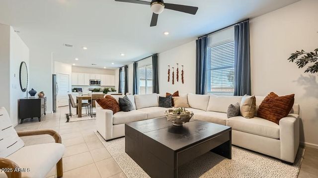 33892 N FIORE Drive, San Tan Valley, AZ 85143