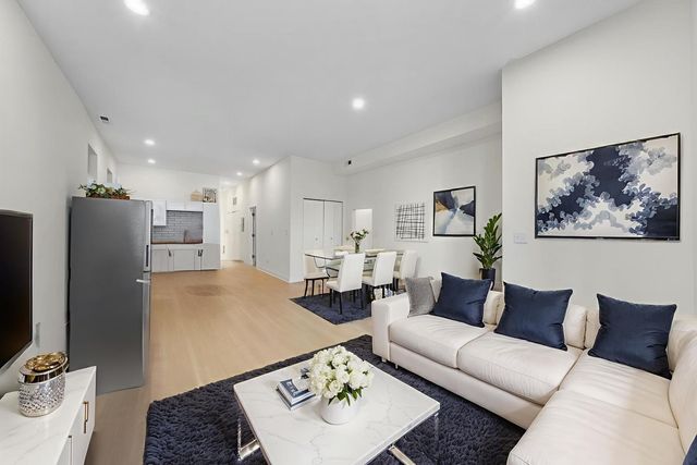 3037 W Lexington Street 2, Chicago, IL 60612