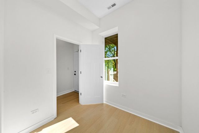 3037 W Lexington Street 2, Chicago, IL 60612