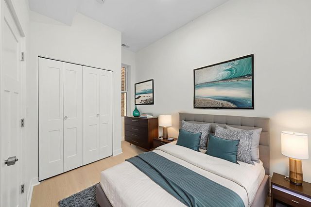 3037 W Lexington Street 2, Chicago, IL 60612