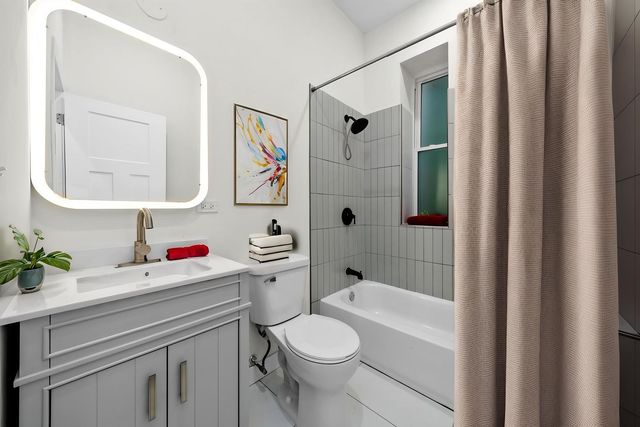 3037 W Lexington Street 2, Chicago, IL 60612