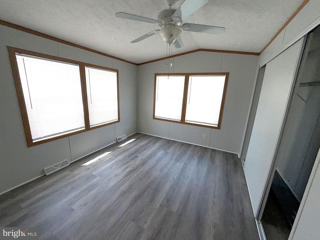 Image 10 of property listing at 1 JUDYWOOD LN, Essex, MD 21221