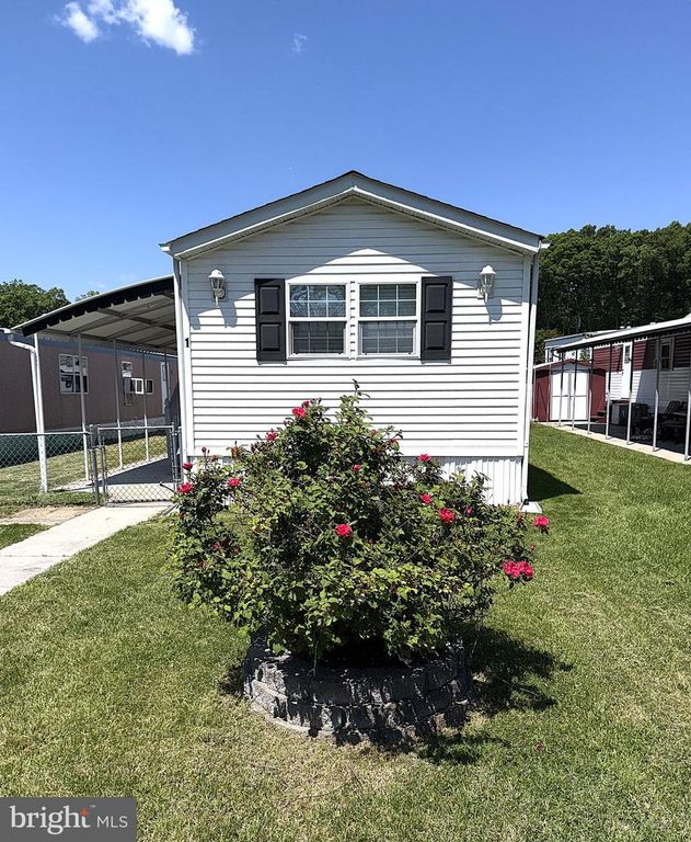 Image 15 of property listing at 1 JUDYWOOD LN, Essex, MD 21221