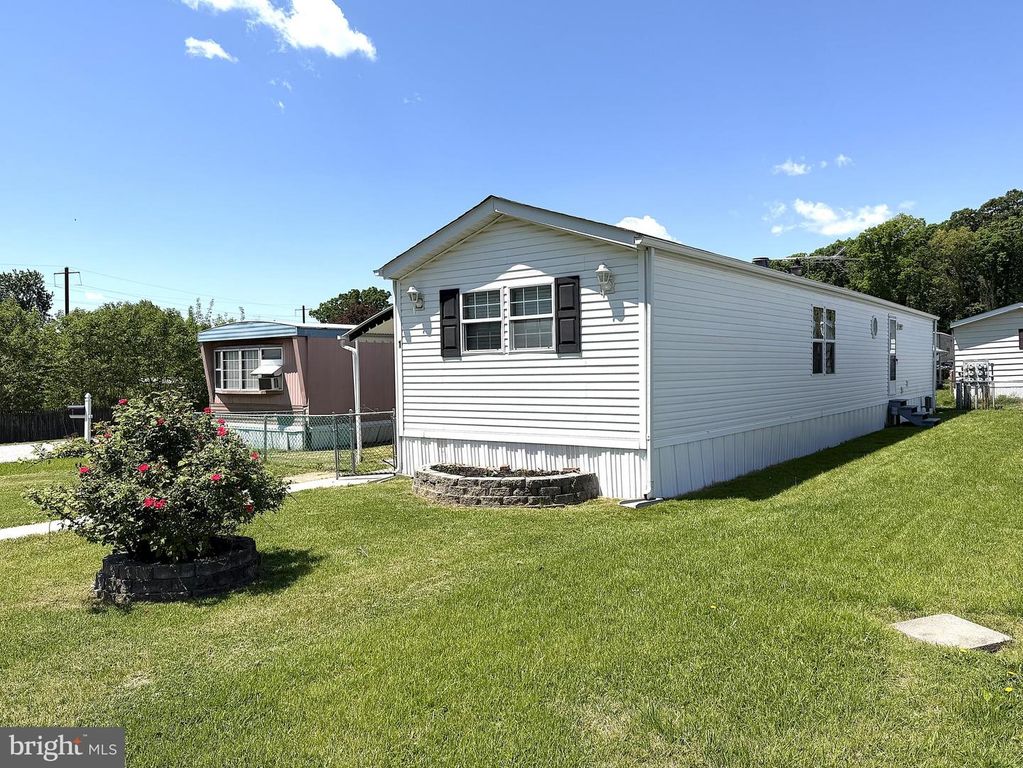 Image 18 of property listing at 1 JUDYWOOD LN, Essex, MD 21221