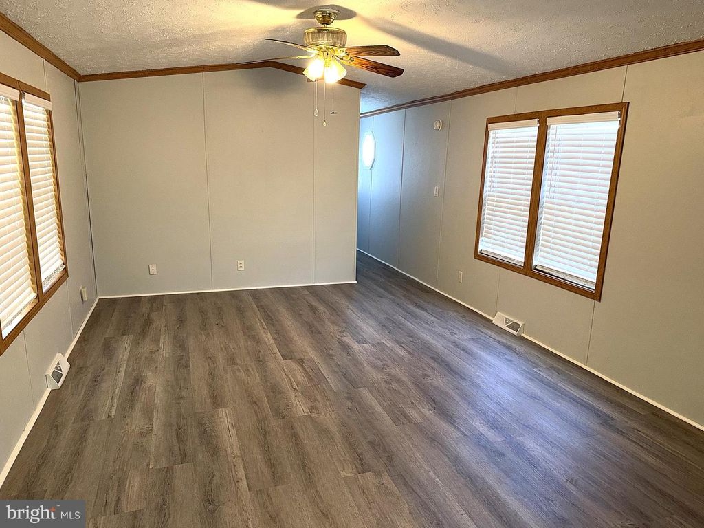 Image 2 of property listing at 1 JUDYWOOD LN, Essex, MD 21221
