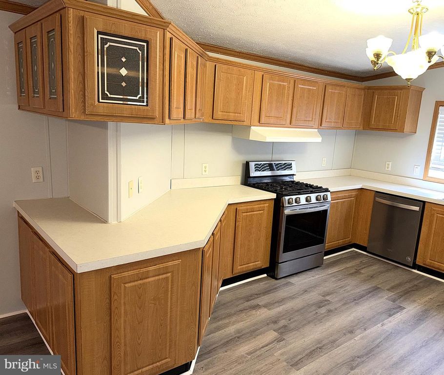 Image 6 of property listing at 1 JUDYWOOD LN, Essex, MD 21221