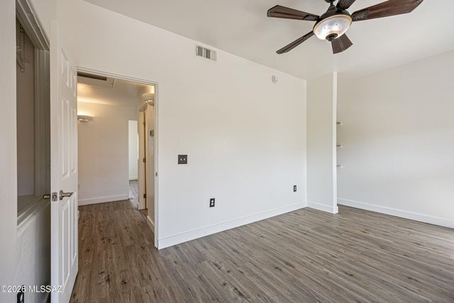 156 E Limberlost Dr Unit 101, Tucson, AZ 85705