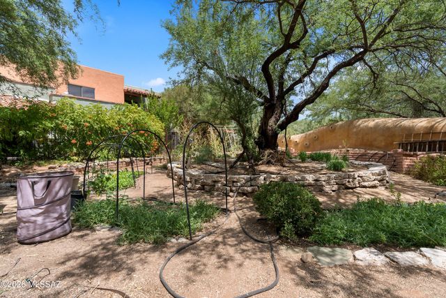 156 E Limberlost Dr Unit 101, Tucson, AZ 85705