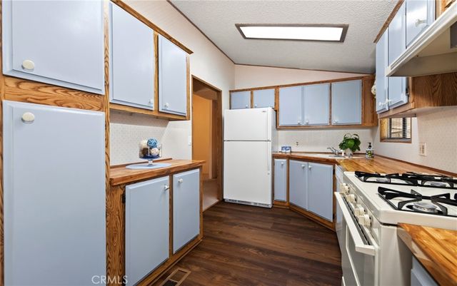 1300 W Menlo Avenue 188, Hemet, CA 92543