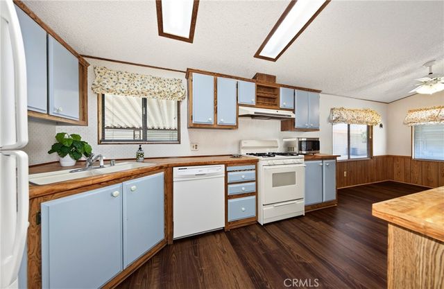 1300 W Menlo Avenue 188, Hemet, CA 92543
