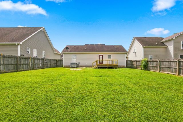 525 Fox Trot Dr, Clarksville, TN 37042