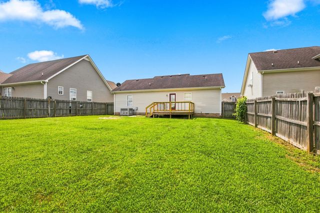 525 Fox Trot Dr, Clarksville, TN 37042