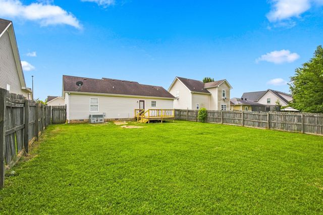 525 Fox Trot Dr, Clarksville, TN 37042