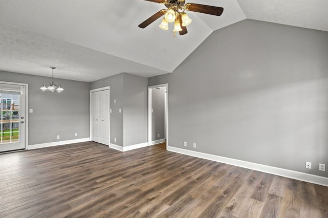 525 Fox Trot Dr, Clarksville, TN 37042