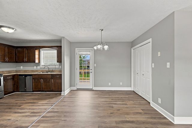 525 Fox Trot Dr, Clarksville, TN 37042