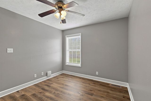 525 Fox Trot Dr, Clarksville, TN 37042