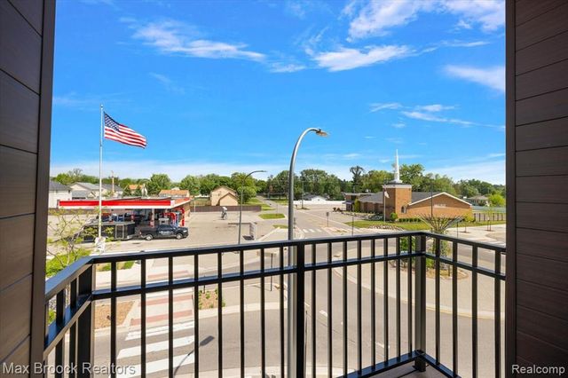 1760 E Auburn Road 2A, Rochester Hills, MI 48307