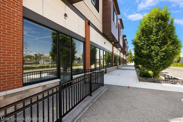 1760 E Auburn Road 2A, Rochester Hills, MI 48307