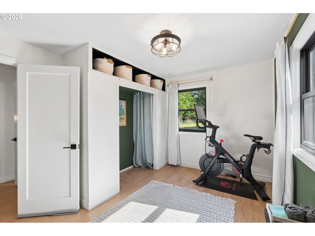 10910 Ne KNOTT St, Portland, OR 97220