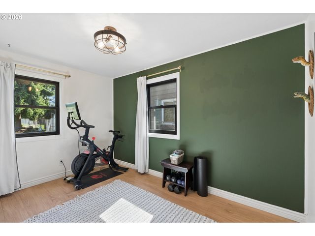 10910 Ne KNOTT St, Portland, OR 97220
