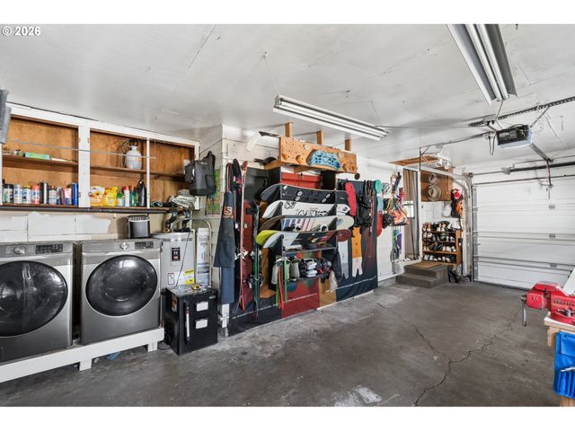 10910 Ne KNOTT St, Portland, OR 97220