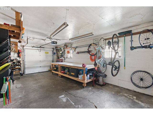 10910 Ne KNOTT St, Portland, OR 97220